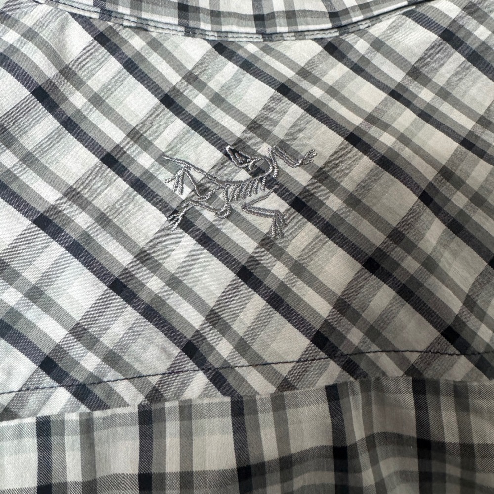 Arcteryx Mens Medium Gray Black Plaid Short Sleeve Button Down Shirt Casual - Picture 5 of 6